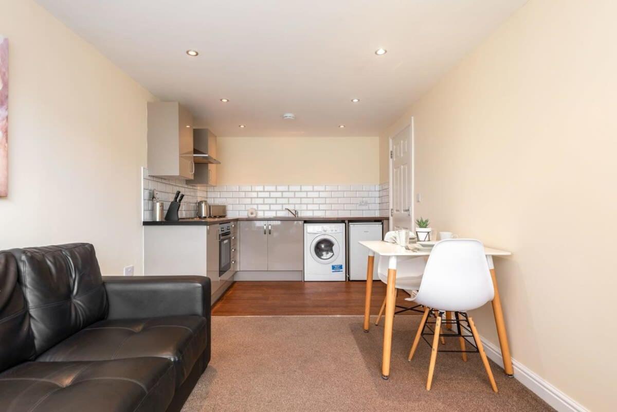 Bright 1 Bedroom Budget Flat In Apartment Pontefract