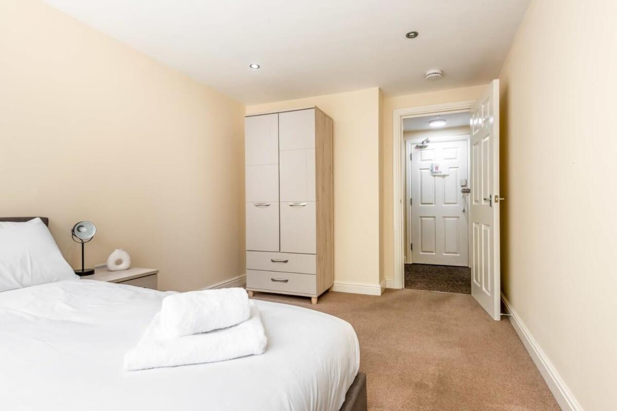 Apartment Bright 1 Bedroom Budget Flat In *