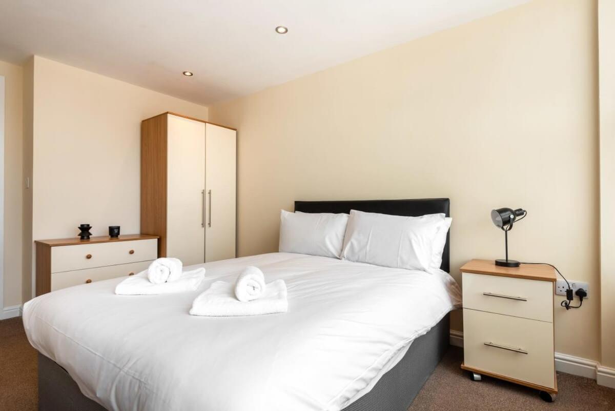 Bright 1 Bedroom Budget Flat In