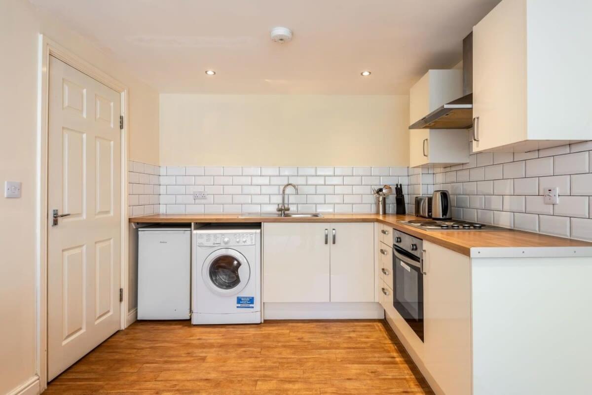 Apartment Bright 1 Bedroom Budget Flat In *