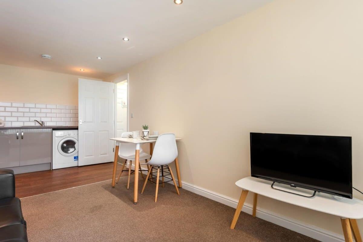 Bright 1 Bedroom Budget Flat In * Pontefract