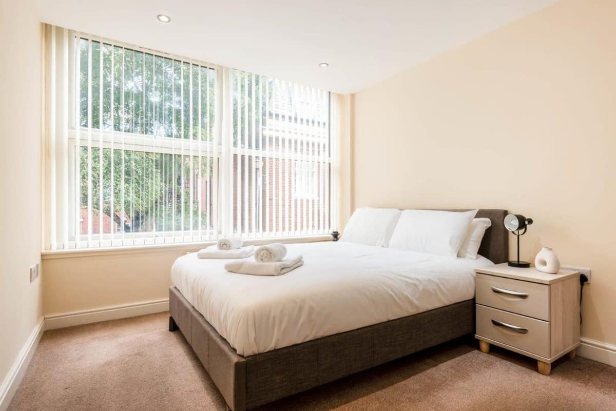 Bright 1 Bedroom Budget Flat In *