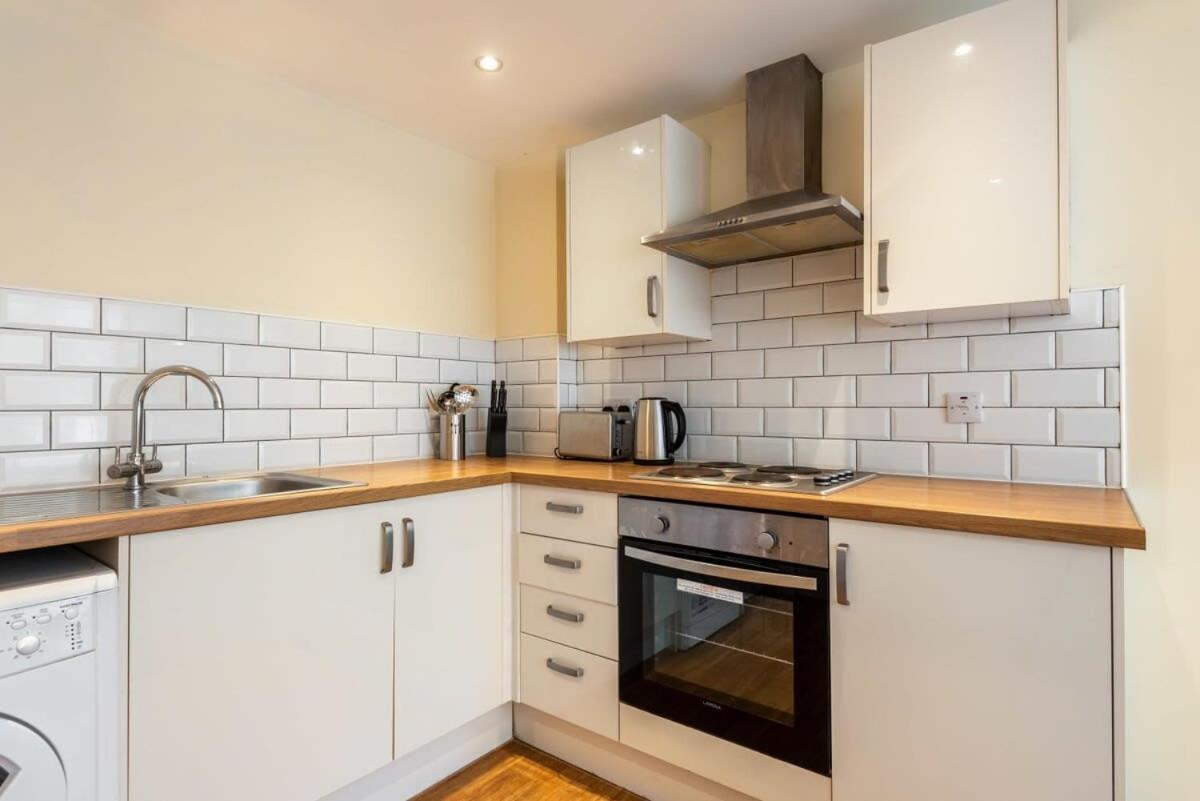 Bright 1 Bedroom Budget Flat In
