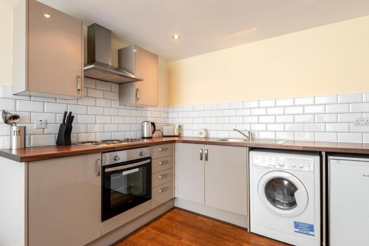 Bright 1 Bedroom Budget Flat In Apartment *